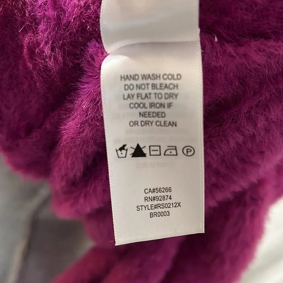 SPLENDID Fuzzy V-Neck Pullover Sweater, Size M - Picture 7 of 7